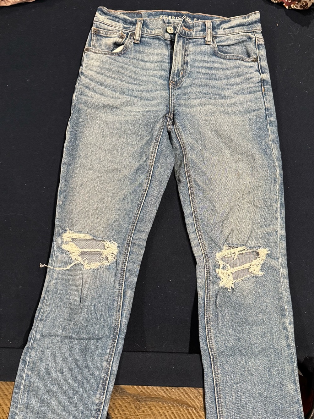 American Eagle Outfitters Light Wash Skinny Jeans with Knee Distress